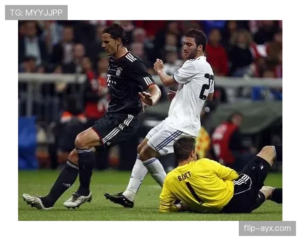 贝肯鲍尔持续提升战术影响力,足球场上的大师如何再塑比赛格局 贝肯鲍尔持续提升战术影响力,足球场上的大师如何再塑比赛格局